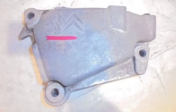 Peugeot 207 Engine mounting bracket 9680686080
