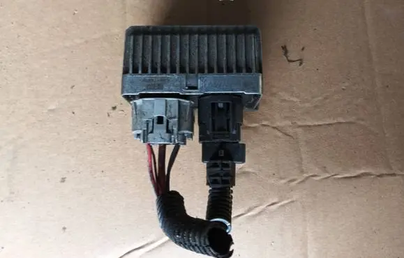 Opel Insignia A Glow plug pre-heat relay 55574293