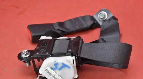 Honda Civic IX Front seatbelt