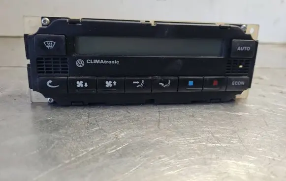 Volkswagen PASSAT B5 Climate control unit