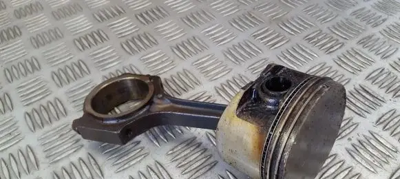 Chrysler Stratus Piston with connecting rod
