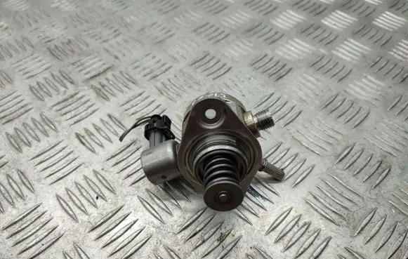 Ford C-MAX II Fuel injection high pressure pump 6M5G9D376GA