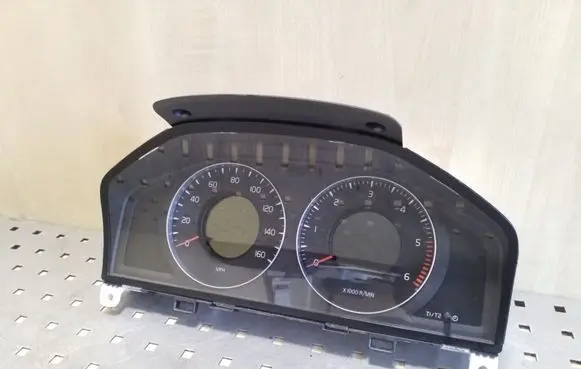 Volvo XC60 Speedometer (instrument cluster) 31270905AA