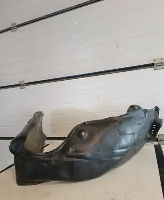 Front wheel arch liner splash guards