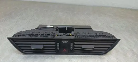 Skoda Superb B8 (3V) Dash center air vent grill 3V0820951C