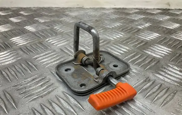 Seat Leon (5F) Engine bonnet/hood lock/latch loop/hook 5F0823186