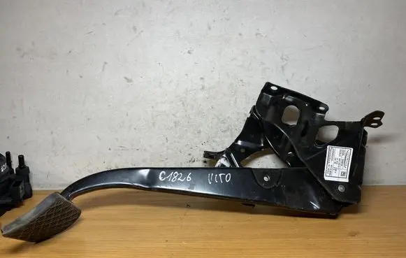 Mercedes-Benz Vito Viano W447 Brake pedal A4472900101 C1826