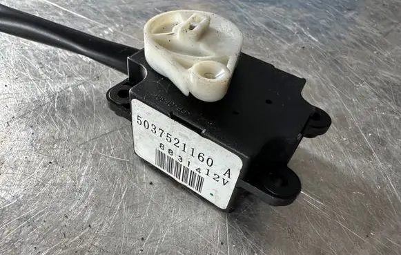 Renault Koleos I Air flap motor/actuator 5037521160A