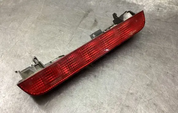 Nissan X-Trail T30 Third/center stoplight E13020708