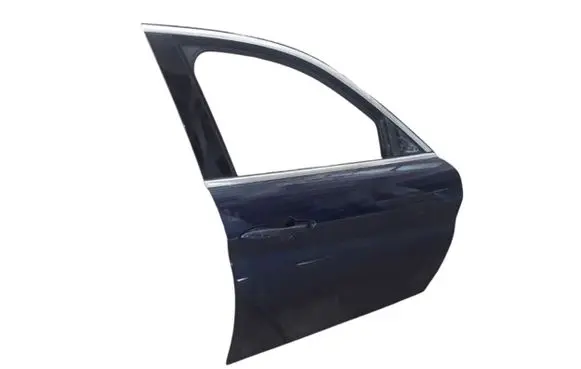 Alfa Romeo Giulia Front door