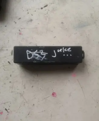 Nissan Juke I F15 Fuse box cover