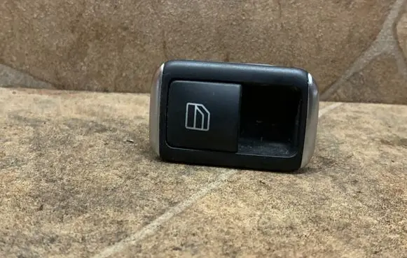 Mercedes-Benz GLA W156 Electric window control switch A2049058102