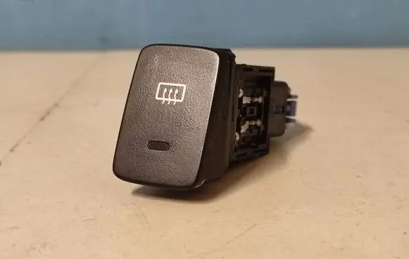 Hyundai Tucson JM Windscreen/window heater switch 8199