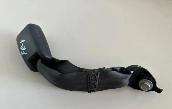 Honda FR-V Rear seatbelt buckle