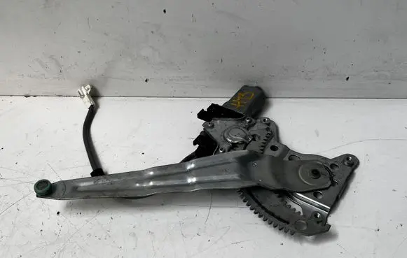 Toyota Prius (XW10) Front door window regulator with motor 8572047011 2521001491