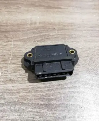 Volkswagen Golf II Ignition amplifier control unit 211905351