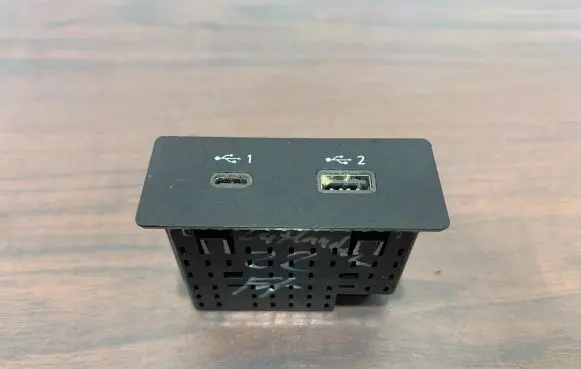 Mitsubishi Outlander IV USB socket connector 28H36RA1A 726043001