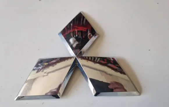 Mitsubishi L200 Manufacturer badge logo/emblem 