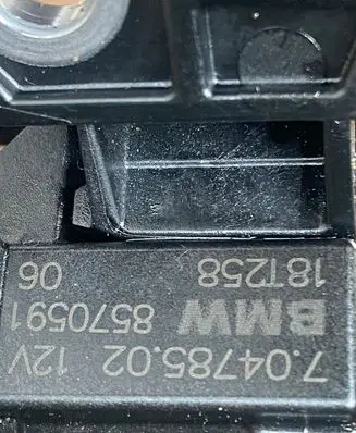 BMW 5 F10 F11 Vacuum valve 8570591 70478502 18T258