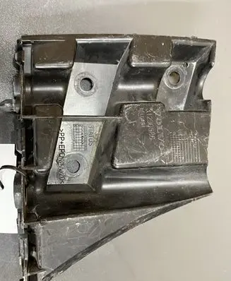 Volvo V40 Front bumper mounting bracket 31290586