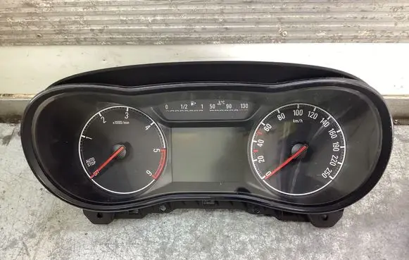 Opel Zafira C Speedometer (instrument cluster) 39203665 367030224