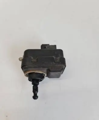 Volvo XC90 Headlight level adjustment motor 89024777