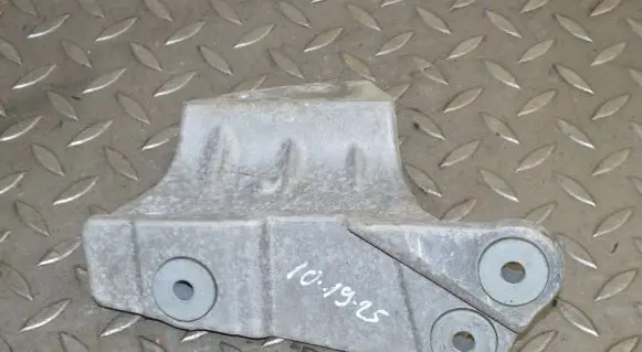 Maserati Levante Engine mounting bracket 670034567