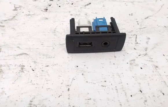 Volkswagen Crafter USB socket connector A4478200087