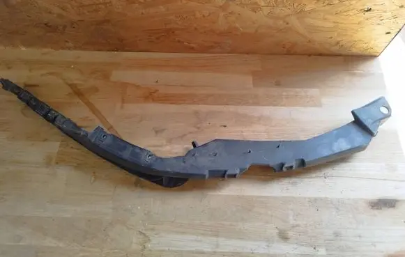 Skoda Octavia Mk2 (1Z) Front bumper mounting bracket 1Z0807184C