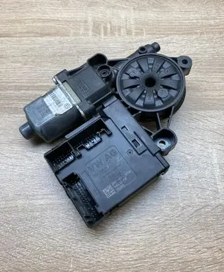 Volkswagen PASSAT B7 Front door window regulator motor 3C0959793C 3AA959701A