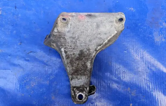 BMW 3 F30 F35 F31 Engine mounting bracket 6857560