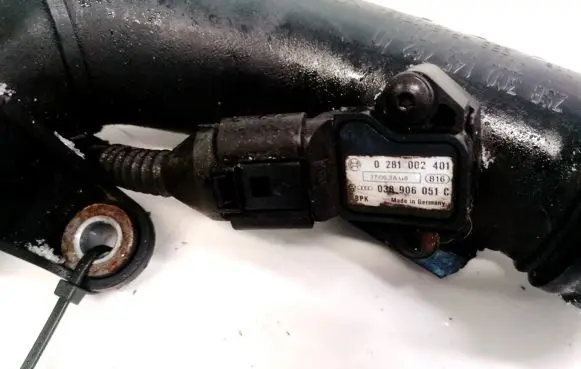 Volkswagen Touran I Air pressure sensor 0281002401 038906051C