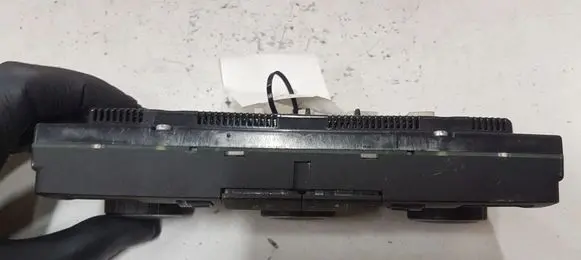 Volkswagen PASSAT B6 Climate control unit 74677532 24020652