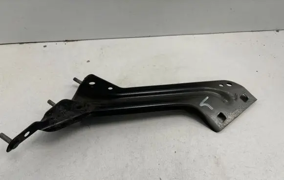 Audi Q5 SQ5 Fender mounting bracket 8R0821135 18012010