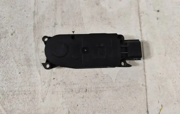 Renault Captur II Radiator active air flap actuator 6477R1012 8477S017011 21110P26953