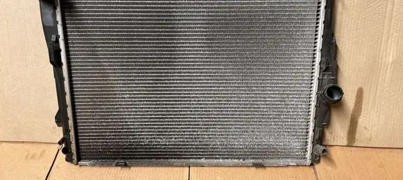 BMW 1 E81 E87 Coolant radiator 752293409 7521931