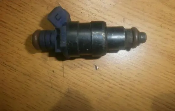 Renault Megane I Fuel injector 866313