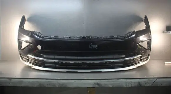 Volkswagen Tiguan Front bumper 5NA807221C