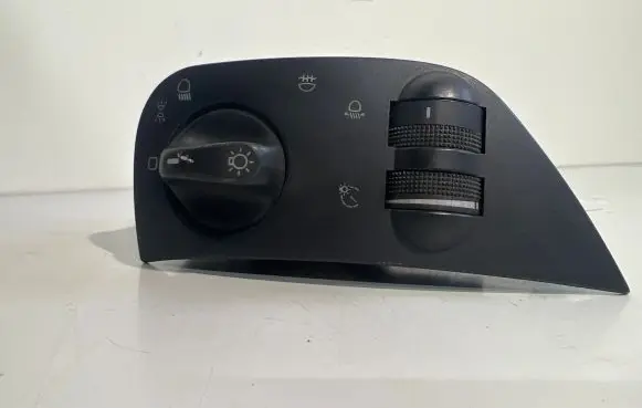 Volkswagen Polo Light module LCM PA6GF4GB30