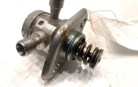 Nissan Qashqai J12 Fuel injection high pressure pump 166303162R