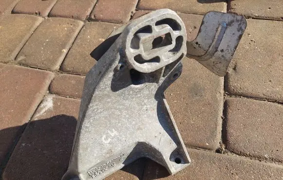 Audi A6 S6 C4 4A Engine mounting bracket 4A0199312