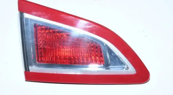 Tailgate rear/tail lights