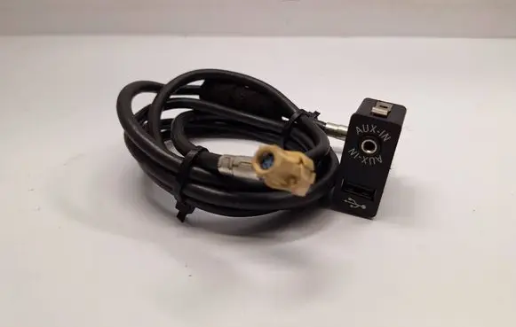 BMW X3 F25 USB socket connector 84109237653 61319129651 51169138500