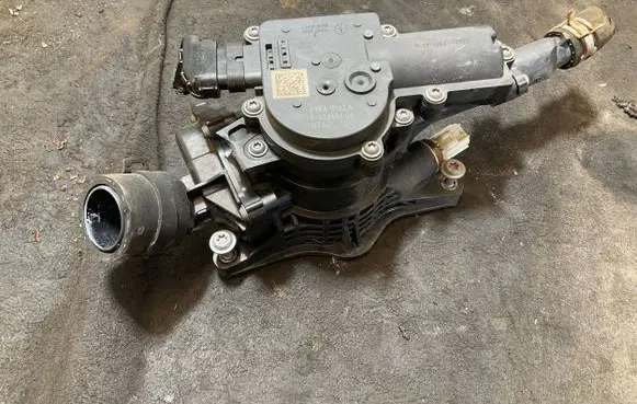 Thermostat/thermostat housing
