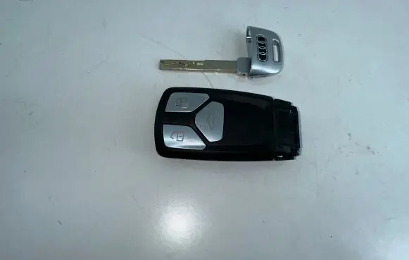 Audi A4 S4 B9 Ignition key/card 