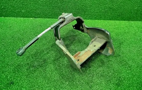 Mitsubishi Pajero Gear shift cable bracket 