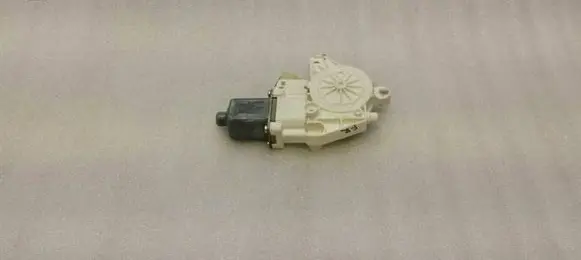 Mercedes-Benz E W212 Front door window regulator motor A2048200242