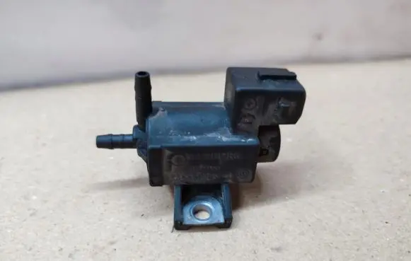 Toyota Avensis T250 Turbo solenoid valve 258600R010