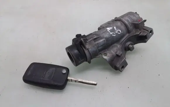 Volkswagen PASSAT B5.5 Ignition lock 4B0905851C