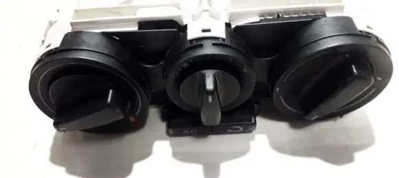 Volkswagen PASSAT B5.5 Climate control unit 1J0820045M